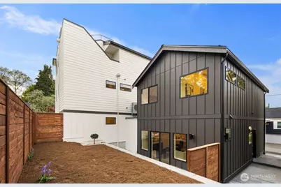 9024 Corliss Avenue N #B, Seattle, WA 98103 - Photo 28