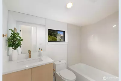 9026 Corliss Avenue N, Seattle, WA 98103 - Photo 12