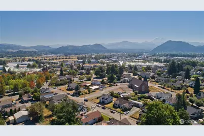1565 Sorenson Avenue, Enumclaw, WA 98022 - Photo 4