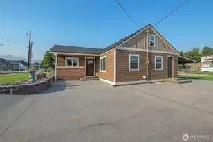 2331 NW Columbia Ave, East Wenatchee, WA 98802 - Photo 2