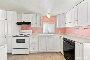 2424 S 260th St, Kent, WA 98032 - Photo 4
