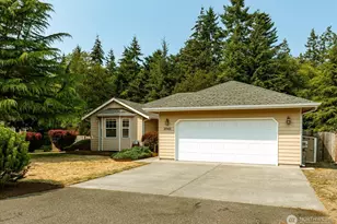 2042 Doe Dr, Oak Harbor, WA 98277 - Photo 2