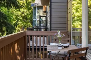 9613 Roosevelt Way NE, Seattle, WA 98115 - Photo 4
