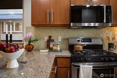 9613 Roosevelt Way NE #B, Seattle, WA 98115 - Photo 14