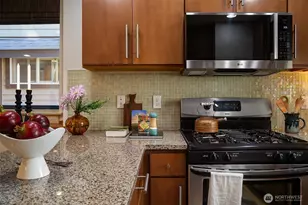 9613 Roosevelt Way NE, Seattle, WA 98115 - Photo 14