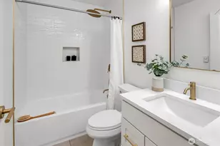 560 NE Alder St, Issaquah, WA 98027 - Photo 12