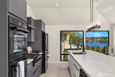 8340 Avalon Drive, Mercer Island, WA 98040 - Photo 12
