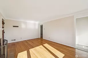 7002 28th Ave NW, Seattle, WA 98117 - Photo 10