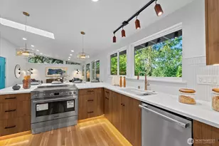 8009 28th Ave NE, Seattle, WA 98115 - Photo 10