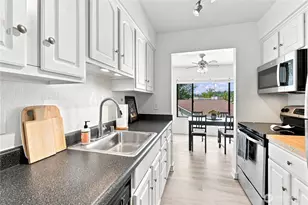 9926 NE 116th St, Kirkland, WA 98034 - Photo 10