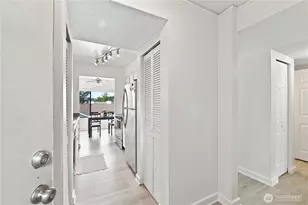 9926 NE 116th St, Kirkland, WA 98034 - Photo 12