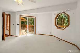 19510 SE May Valley Rd, Issaquah, WA 98027 - Photo 18