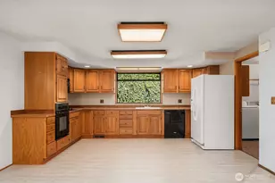 19510 SE May Valley Rd, Issaquah, WA 98027 - Photo 10