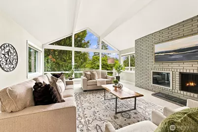 20130 44th Avenue NE, Lake Forest Park, WA 98155 - Photo 2
