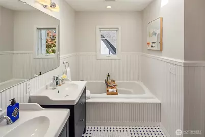3819 44 Avenue NE, Seattle, WA 98105 - Photo 32