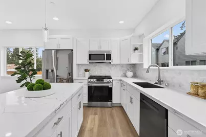 221 NE 185th Street #B, Shoreline, WA 98155 - Photo 4