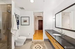820 Blanchard St, Seattle, WA 98121 - Photo 14