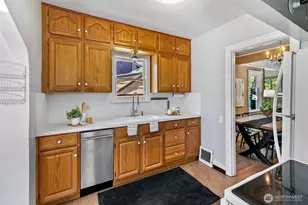 1035 NE 91st St, Seattle, WA 98115 - Photo 8