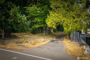 7915 240th St SW, Edmonds, WA 98026 - Photo 2