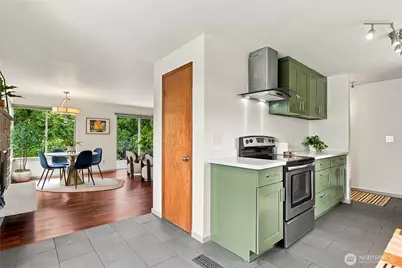 9306 52nd Avenue S, Seattle, WA 98118 - Photo 8