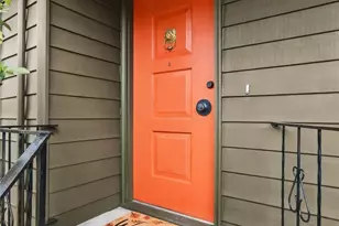 9306 52nd Ave S, Seattle, WA 98118 - Photo 2