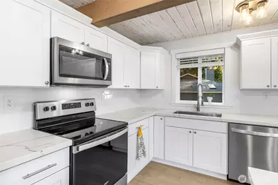 728 Tillamuk Drive, La Conner, WA 98257 - Photo 14
