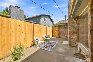 7050 21st Ave NE, Seattle, WA 98115 - Photo 10