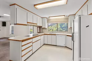 9113 186th Pl SW, Edmonds, WA 98026 - Photo 8