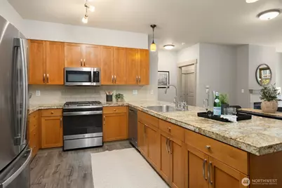 1880 25th Avenue NE #210, Issaquah, WA 98029 - Photo 2
