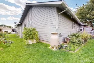 809 SE Tamarack St, College Place, WA 99324 - Photo 36