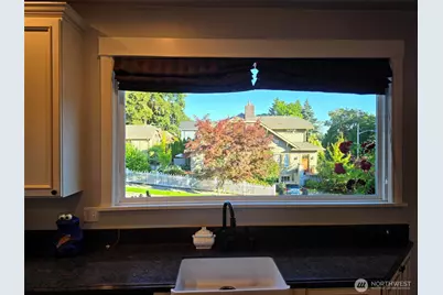 7652 E Green Lake Drive N, Seattle, WA 98103 - Photo 6