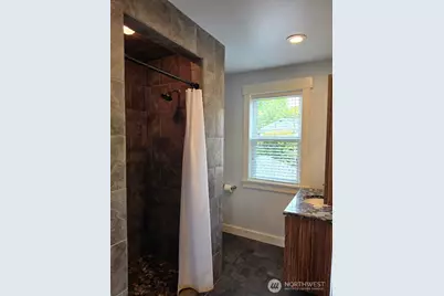 7652 E Green Lake Drive N, Seattle, WA 98103 - Photo 24