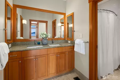 2481 Perkins Lane W, Seattle, WA 98199 - Photo 32