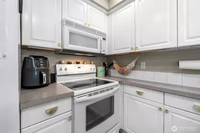 12034 15th Avenue NE #103, Seattle, WA 98125 - Photo 8
