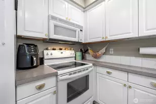 12034 15th Ave NE, Seattle, WA 98125 - Photo 8