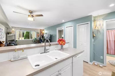 12034 15th Avenue NE #103, Seattle, WA 98125 - Photo 10