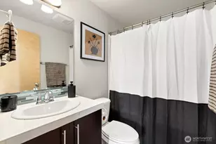 719 N 101st St, Seattle, WA 98133 - Photo 18