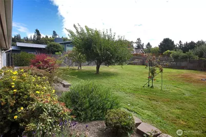 4104 Scatchet View Drive, Clinton, WA 98236 - Photo 32