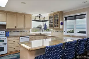 4104 Scatchet View Dr, Clinton, WA 98236 - Photo 10