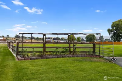 92 Clemans View Road, Selah, WA 98942 - Photo 14