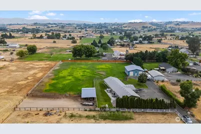 92 Clemans View Road, Selah, WA 98942 - Photo 2