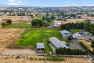 92 Clemans View Rd, Selah, WA 98942 - Photo 2