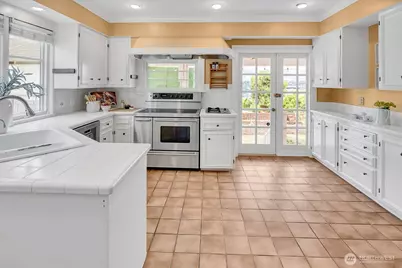 1518 4th Avenue N, Seattle, WA 98109 - Photo 10