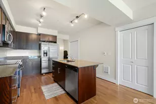 699 John St, Seattle, WA 98109 - Photo 6