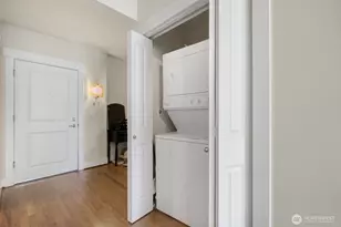 699 John St, Seattle, WA 98109 - Photo 16