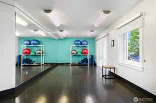 699 John St, Seattle, WA 98109 - Photo 24