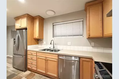 11006 83 Avenue NE #B, Kirkland, WA 98034 - Photo 6
