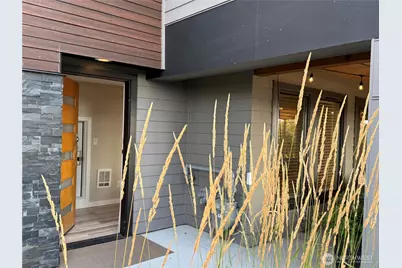 11006 83 Avenue NE #B, Kirkland, WA 98034 - Photo 2