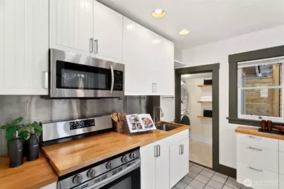 917 NE 72nd Street, Seattle, WA 98115 - Photo 8