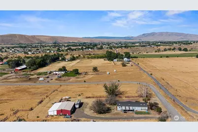 10 Birdsdale Road, Selah, WA 98942 - Photo 2